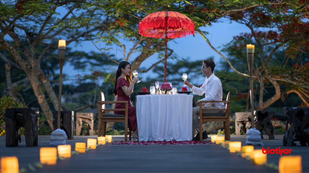 Hadiah makan malam romantis - Mitos Hadiah yang Bikin Langgeng