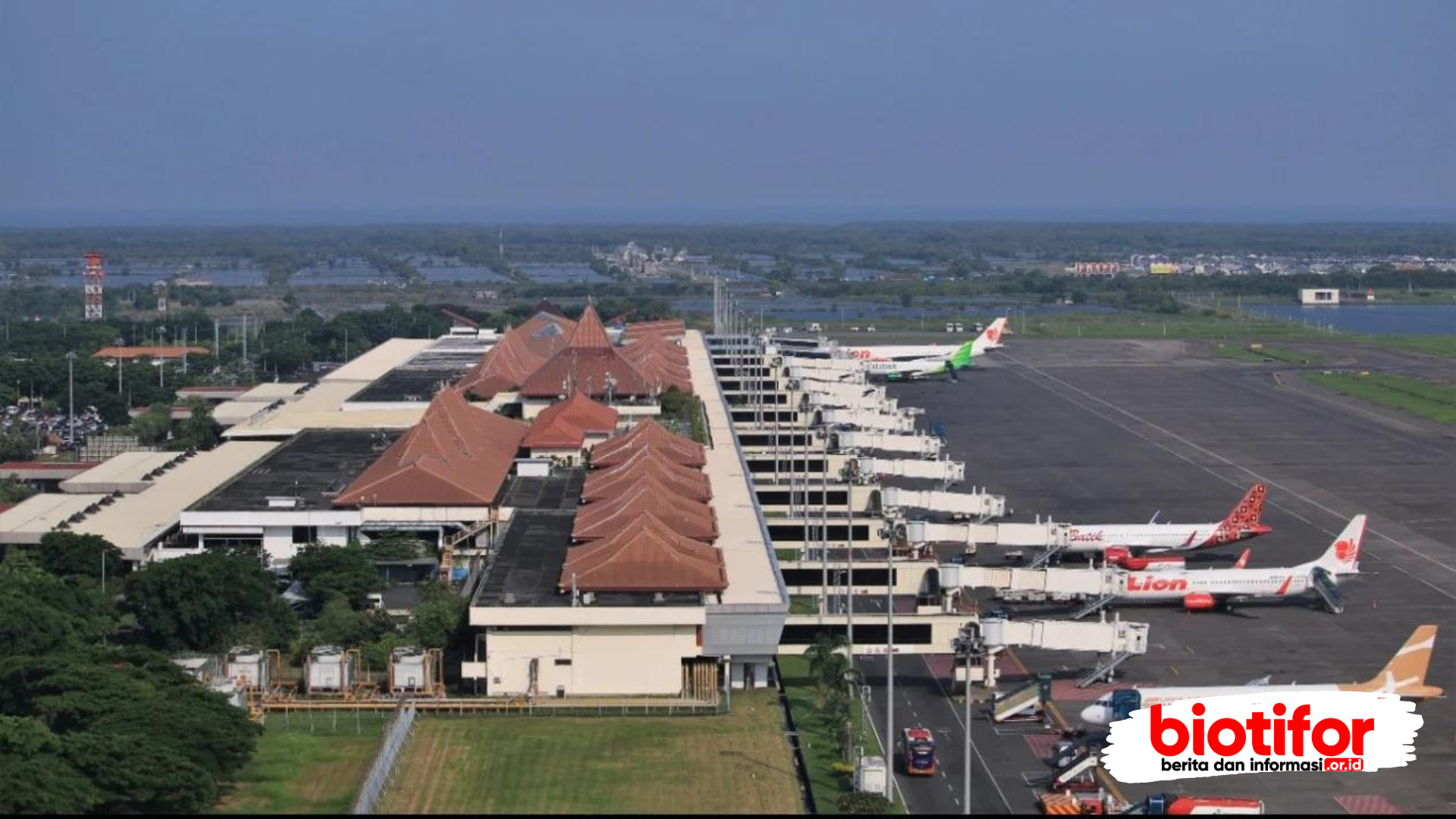 bandara yang ada di jawa timur