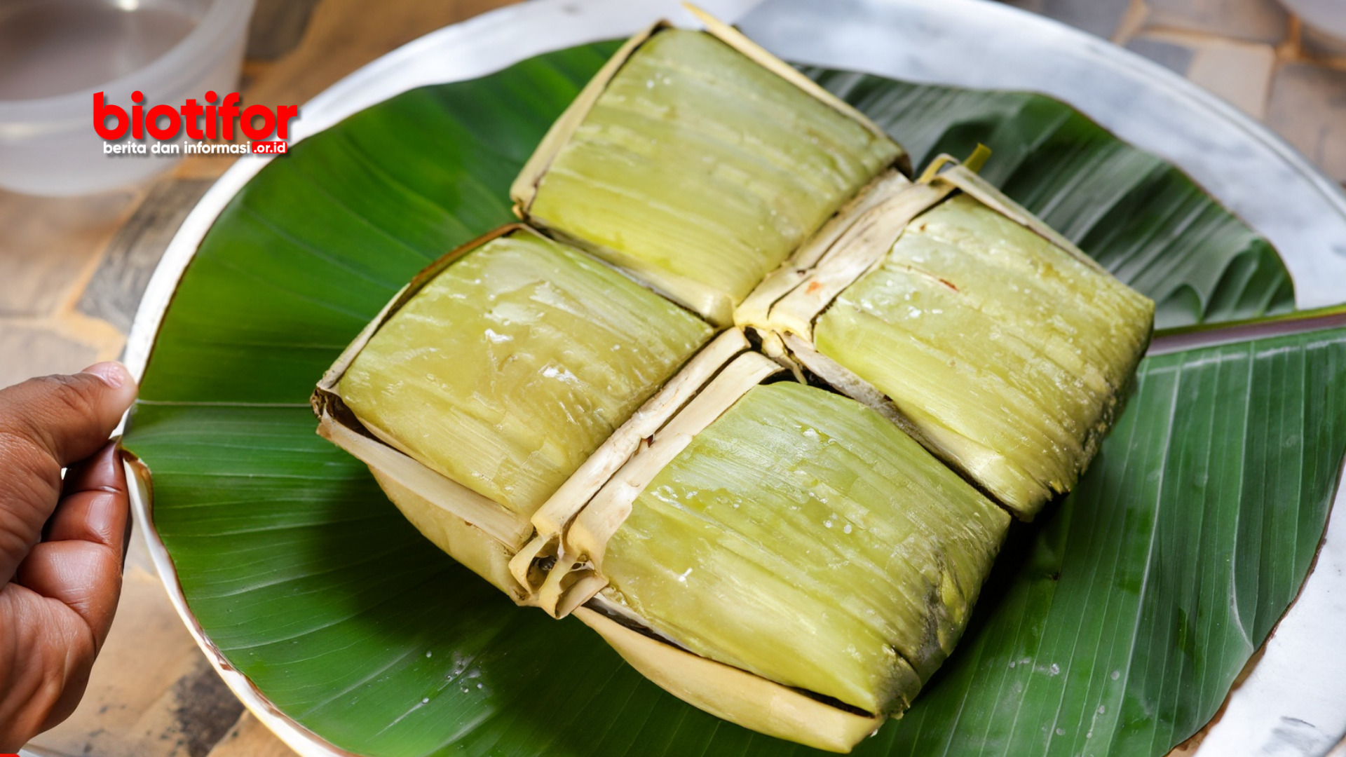 Cara Membuat Lontong Daun Pisang dengan Mudah